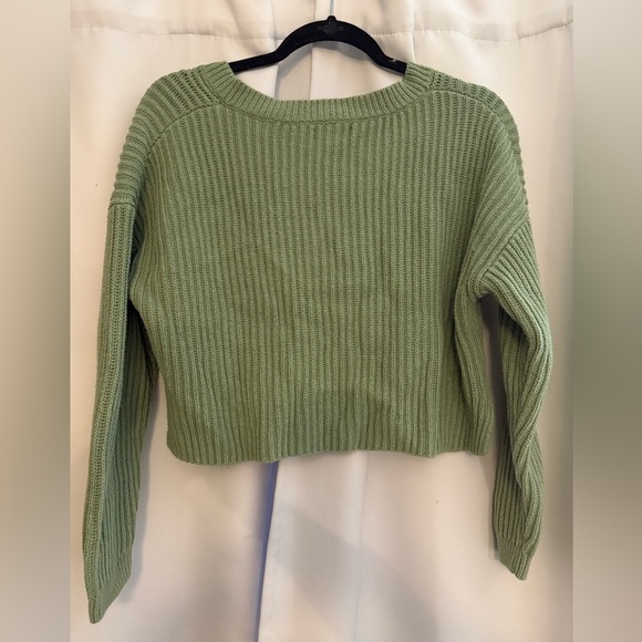 Kendall and Kylie Green V-Neck Ribbed cropped Sweater size xs - Picture 3 of 4